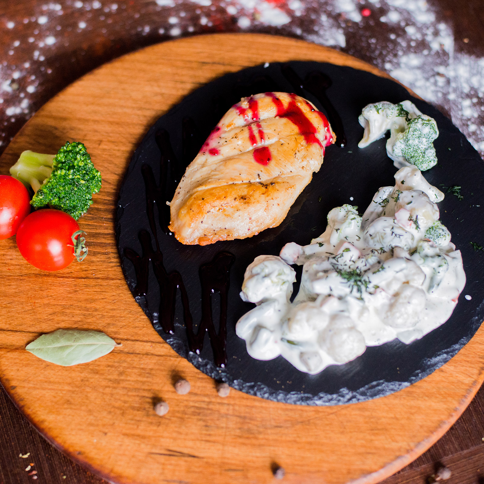 Куряче філе з овочами у вершках Куряче філе з овочами у вершках